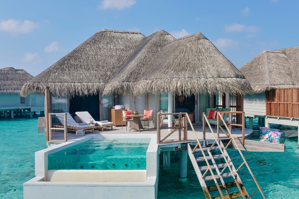 content/hotel/Kanuhura/Accommondation/Grand Water Pool Villa Sunrise/Kanuhura-Acc-GrandWaterVillaPool-05.jpg